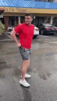 Flashing Muscle Ass ThisVid