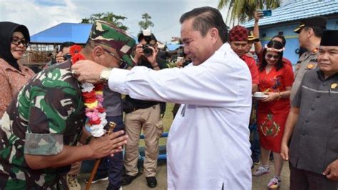 Brigjen TNI Yudhi Prasetyo Disambut Tradisi Tepung Tawar Di Kubar