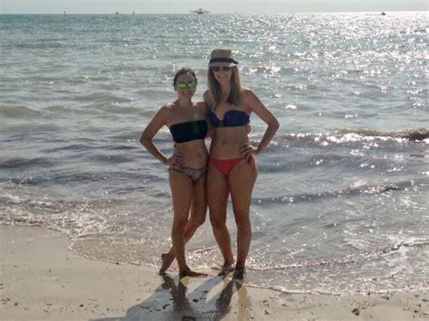 Hot Sexy Laura Cox Bikini Pics