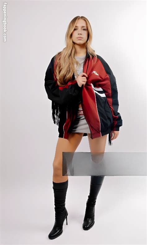 Tate McRae U Nude OnlyFans Leaks Fappening FappeningBook