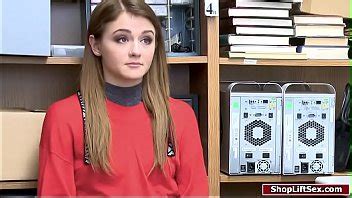 Ladr N De Tiendas De A Os Chupa La Polla De Los Oficiales Xvideos