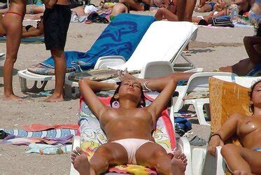 Bare Breasted Naked Beach ZB Porn
