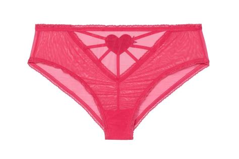 Rihanna lança coleção de Valentine s day da Savage X Fenty sua marca de lingerie inclusiva