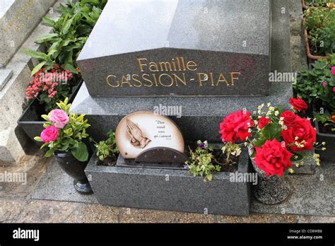 Juin Au Cimeti Re Du Pere Lachaise Paris France La Tombe D