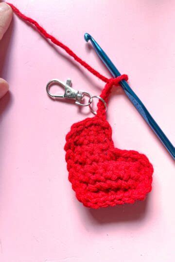 Crochet Heart Keychain Pattern - thecaffeinatedsnail.com