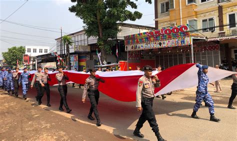 Momen Kirab Bendera Merah Putih Raksasa Di Bogor Meriahkan Maulid Nabi