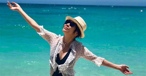 Bất ngờ với thân hình nuột nà vô cùng nóng bỏng của U60 Lưu Gia Linh khi diện bikini