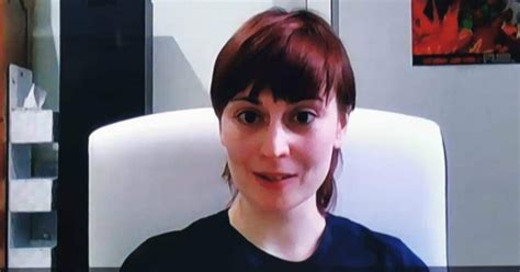 Imbarazzo Durante La Video Intervista Con La Bbc Quel Dildo Sull Armadio Non Sfugge A Nessuno