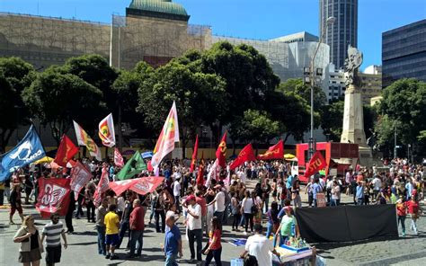 Manifestantes voltam a se reunir na Cinelândia em protesto contra