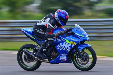 Suzuki Gixxer 250 (GSX-R250) Spotted Testing | eduaspirant.com