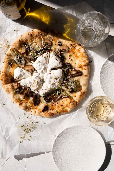 Pizza blanca met truffelburrata - Food From ClaudNine