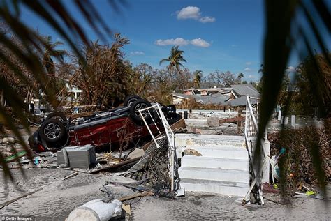 Incredible Timelapse Shows 15ft Storm Surge Completely Wipe Out Fort Myers Without Power Daily