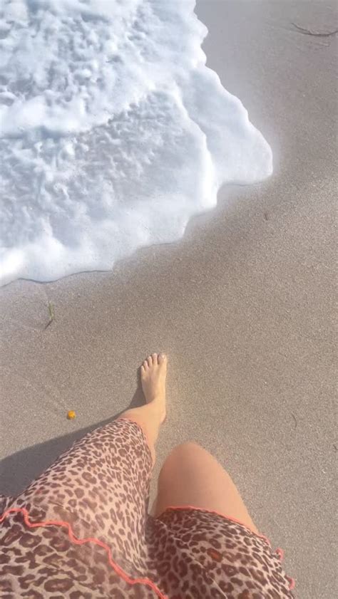 Desde Miami Evangelina Anderson marcó tendencia con una microbikini color nude Minuto Neuquen