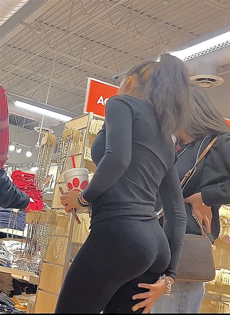 Amazing Bubble Ass On This Slim Chick In Leggings Spandex Leggings Yoga Pants Forum