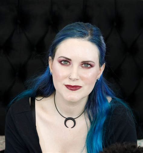 GRWM Red Smokey Eyes Tutorial With Huda Beauty New Nude Palette