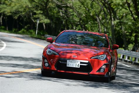 「レーシングカー」の驚きを体感出来るハチロク！？／trd 14r 60・14rトヨタ 86 コンプリートカー試乗レポート44試乗