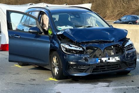 T Dlicher Unfall Auf A In Bayern Bmw F Hrt Bei Schweitenkirchen Auf