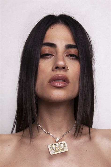 Rihanna Apologises For Offending Muslims At Lingerie Show After Playing Song Featuring A Sacred