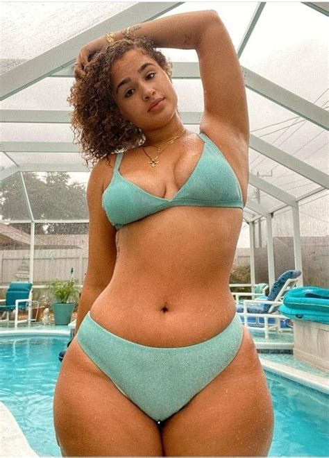 9 Hot Sexy Janae Girard Bikini Pics