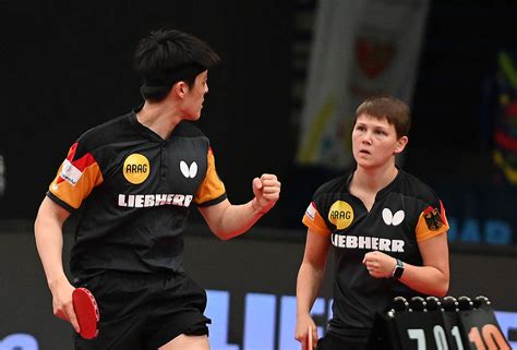 EM Nina Mittelham und Dang Qiu wehren vier Matchbälle ab und greifen