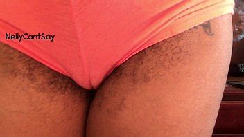 Chica negra sexy con un coño gordo muestra cameltoe mientras hace twerking XVIDEOS