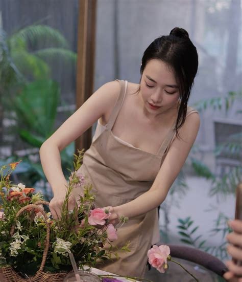 Hot girl nóng cùng EURO chăm chỉ khoe ảnh thả dáng cực nuột