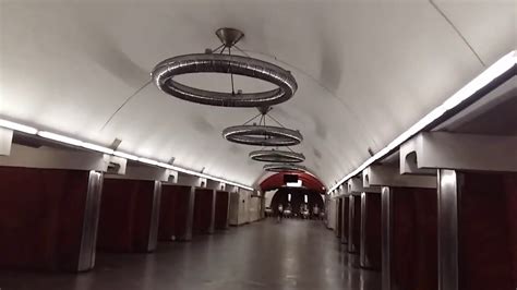 Киев. Станция метро "Палац Украина". - YouTube