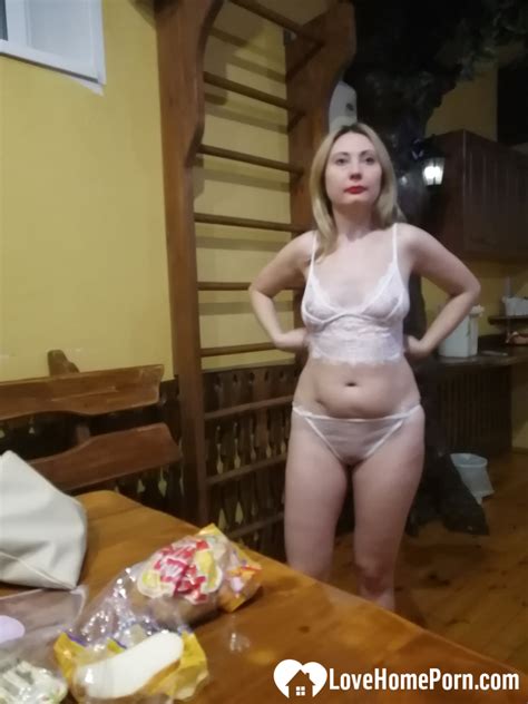 Hot Wife Spreads Her Pretty Pink Pussy Pictures Shooshtime