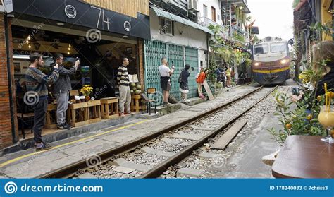 Hanoi Vietnam Circa Janeiro De Pessoas Visitando Famosa Rua De