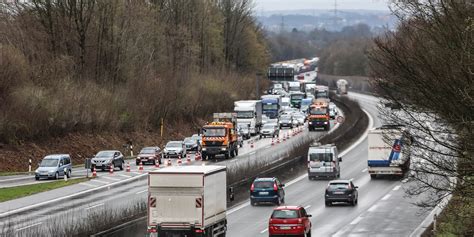 Unfall Auf B Verkehr Flie T Wieder Drei Autos Beteiligt