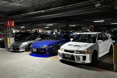 Tokyo's Midnight Car Gathering: A Spectacle of Diverse JDM and Imported ...