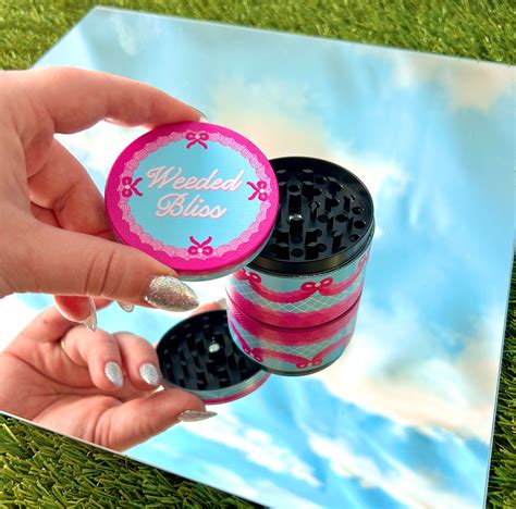 Weeded Bliss Cake Grinder – The Peach Fuzz