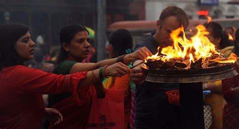 Devotees Throng Pashupatinath To Worship Lord Shiva With Photos