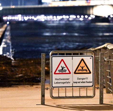 Nach Rhein Hochwasser überall in NRW sinkende Pegelstände WELT