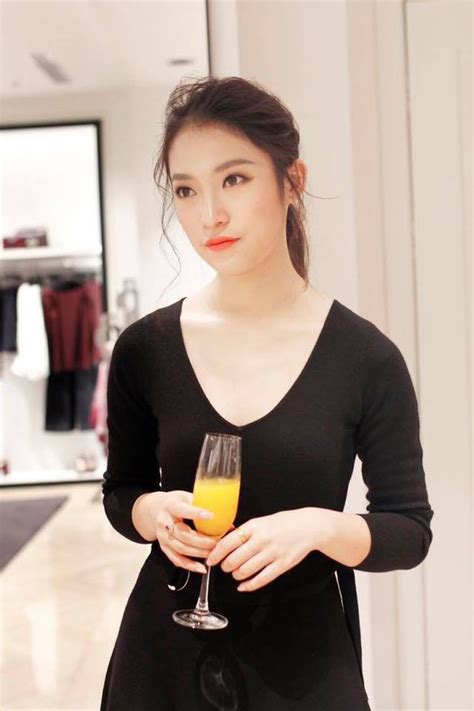 Học viện Ngoại giao Vương quốc của dàn hot girl được mệnh danh crush quốc dân đã xinh lại