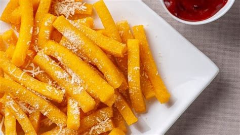 Polenta frita petisco ou guarnição você escolhe como combinar essa