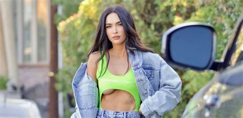 Megan Fox khoe street style gợi cảm lộ ảnh gì trong màn hình điện thoại mà leo top hot search