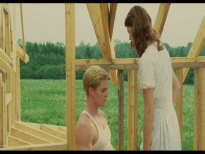 CLOSING THE RING NUDE SCENES AZNude