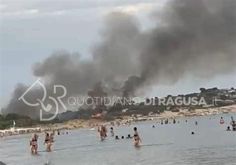 Brutto Incendio A Sampieri Brucia La Pineta Quotidiano Di Ragusa