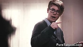 Belleza gótica tatuada follada analmente XVIDEOS