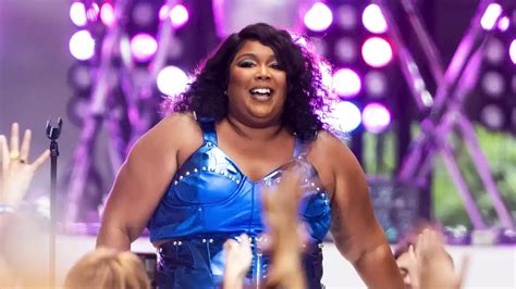 Lizzos NSFW Bikini Pics Are Giving Me Life United States