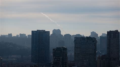 Ukrayna nın başkenti Kiev de patlama sesleri