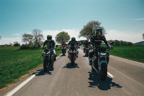 Hyper Naked Bike Vergleich Triumph Speed Triple RS