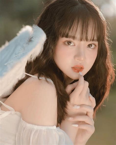 Hot Girl Tr Ng Kinh T Chu N Con Nh Ng I Ta Xinh P L I H C Gi I