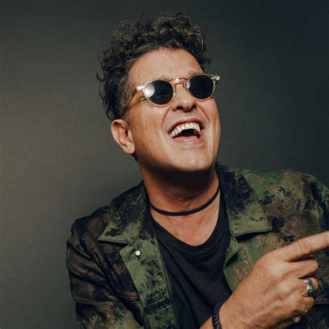 Decibeles Carlos Vives Homenajeado Como Persona Del A O Por La Academia Latina De La