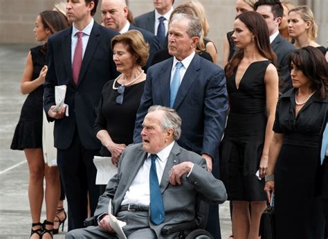 Dan De Alta A George Bush Padre Del Hospital La Hora