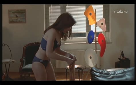 Naked Regine Leonhardt In Polizeiruf 110 Im Netz Der Spinne