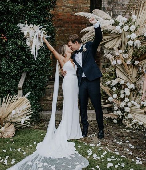 Pin By Florentia Anindita Apsari Isth On Gold Blush Nude W Palm Wedding Wedding Inspiration