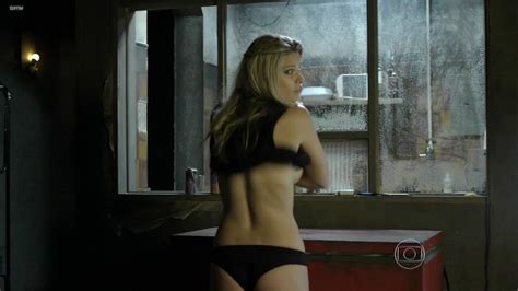 Naked Karen Junqueira in O Caçador