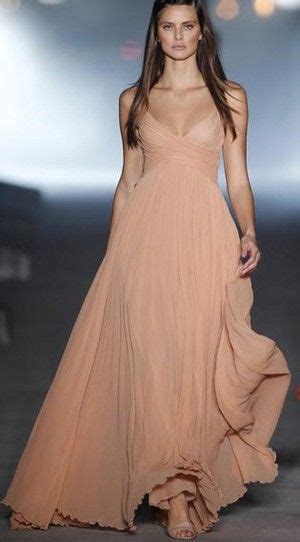 C Mo Combinar Un Vestido Largo En Nude Gorgeous Dresses Pretty Dresses Evening Dresses